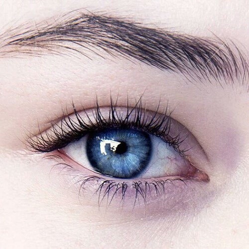青い瞳
